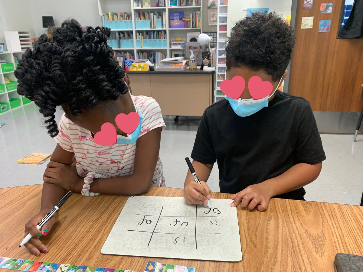 mrscourtneywood's tweet photo. Spent the last five minutes of our group playing HEART WORD TIC-TAC-TOE! A quick fun game at the end of our lesson is a great educational incentive for active participation and meeting our CHAMPS expectations! ❤️📚🤩#risdpoweroflove #risdlitandint #BLCINT https://t.co/PiCddvVAXu