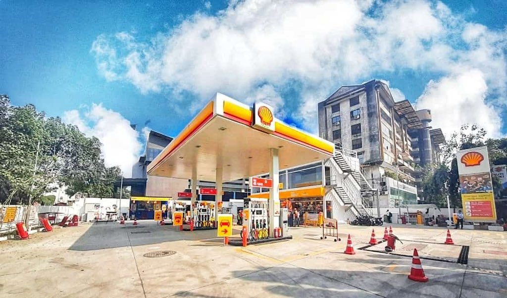SpaceRoots_PC's tweet photo. Shell Fuel Station #18 in the heart of Surat, near New Civil Hospital.

Landmark location for future of mobility, catering to the needs of the motor &amp; the motorist at the same time..Leasing partner @SpaceRoots_PC 

#Surat #realestate #leasing #fuelstation #surat https://t.co/3HXdUbDrOO