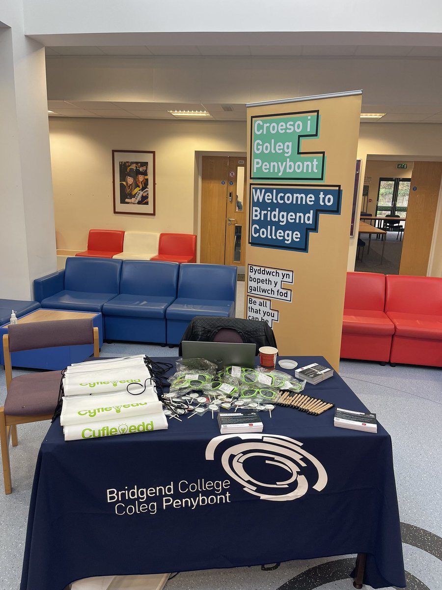 Lis9Lacy's tweet photo. Lovely morning at the HE Music Fayre on Queen’s road campus #joinusnextseptember @BridgendCollege 🎶🎼🎵🎶 https://t.co/KRiuecweU5