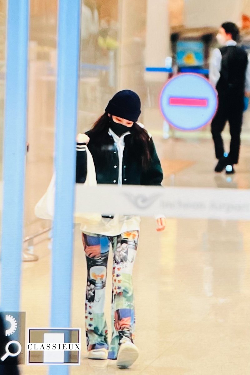 CLASSIEUXforJEN's tweet photo. 211117 💕
#BLACKPINK #JENNIE #블랙핑크 #제니 https://t.co/jA7p8UEzCf