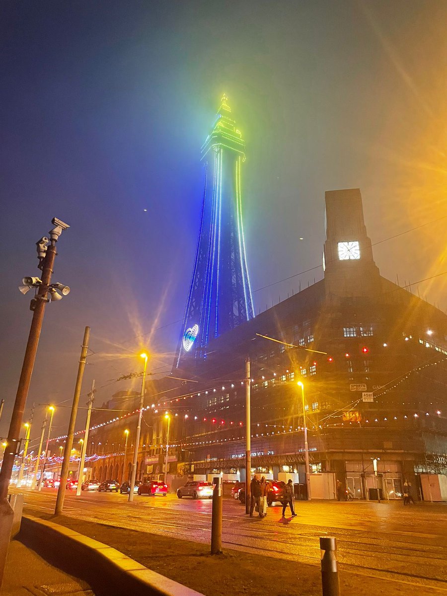 smiletlc's tweet photo. There is something so special about Blackpool, illuminations along the promenade, smiling and dancing to music with fish & chips โบ๏ธ.
Beautiful ๐คฉ.
#onetoonesupport #CreatingMemories #dementia #support #care #makingadifferenceeveryday https://t.co/FDHmgt6YLn