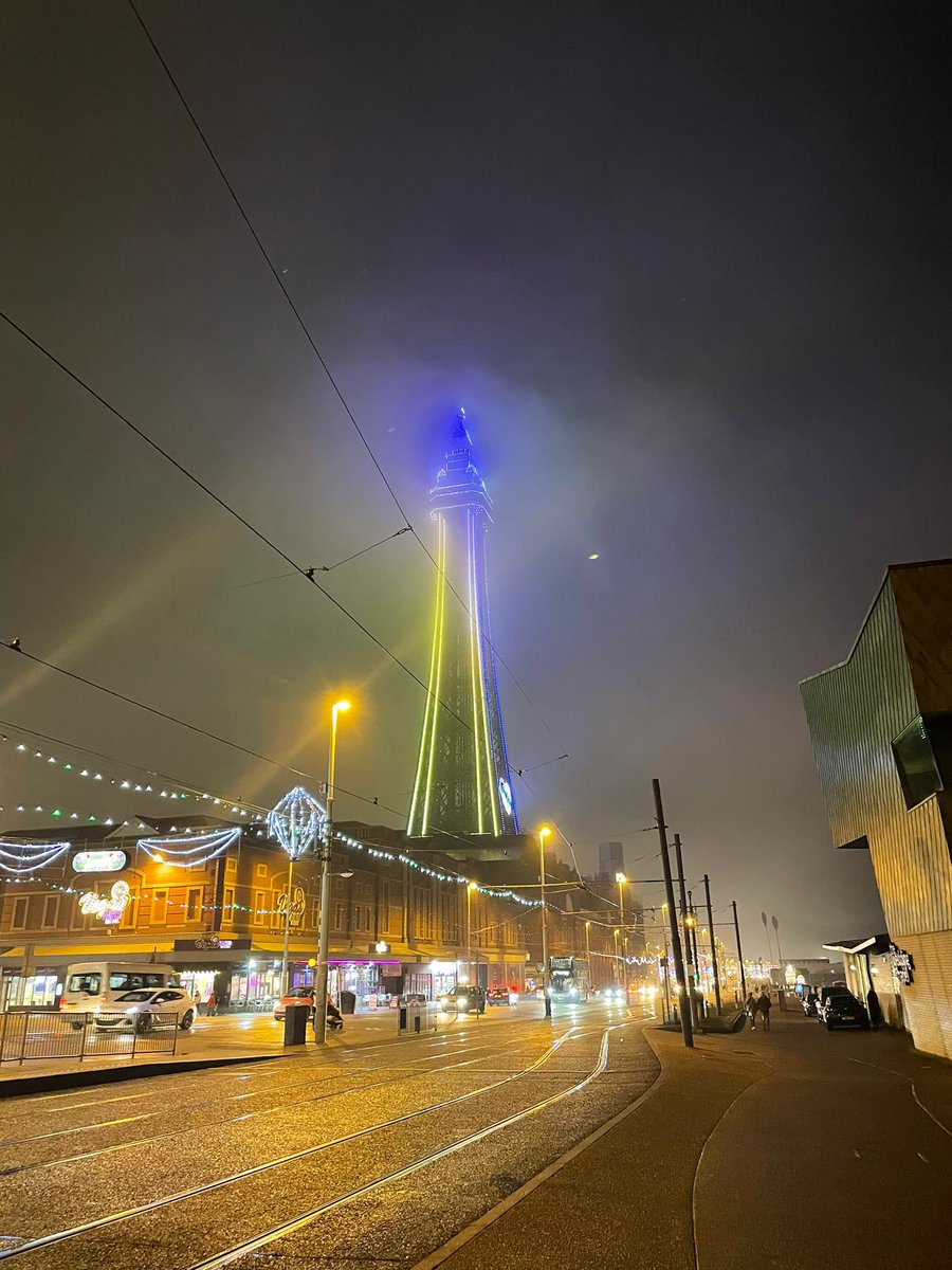 smiletlc's tweet photo. There is something so special about Blackpool, illuminations along the promenade, smiling and dancing to music with fish & chips โบ๏ธ.
Beautiful ๐คฉ.
#onetoonesupport #CreatingMemories #dementia #support #care #makingadifferenceeveryday https://t.co/FDHmgt6YLn