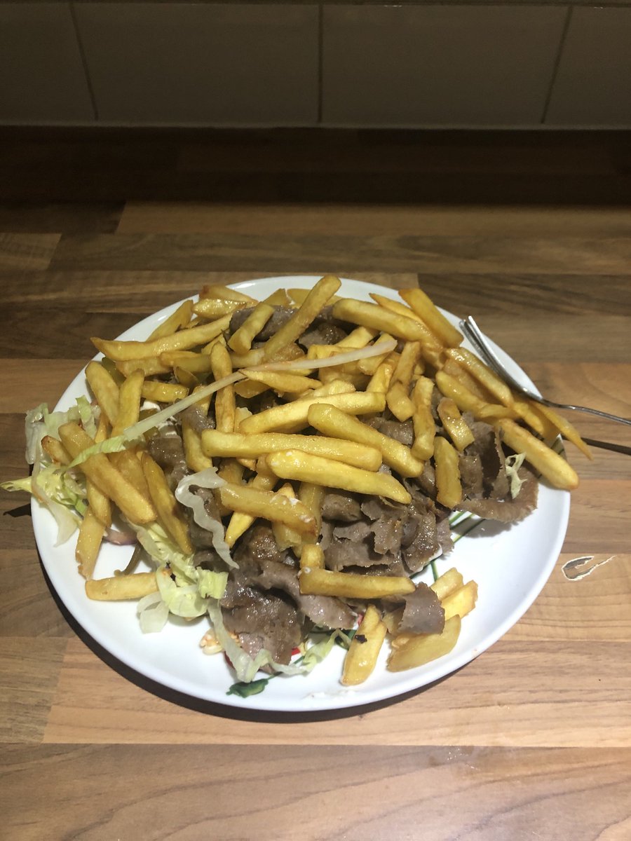 Kingoboy666's tweet image. Some nights you’ve just got to say ‘sod it’ or words to that effect 😂 #donnermeatandchips #knacker #happyboy