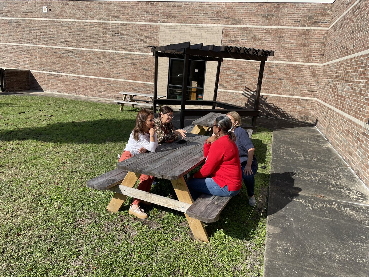 BushCis's tweet photo. Thankful Week! We appreciate our community partners! Thank you to our local @HomeDepot for donating picnic tables and emergency buckets for our classrooms! @cishouston @ajbushelem @AliefISD https://t.co/vzPhS7CWQx