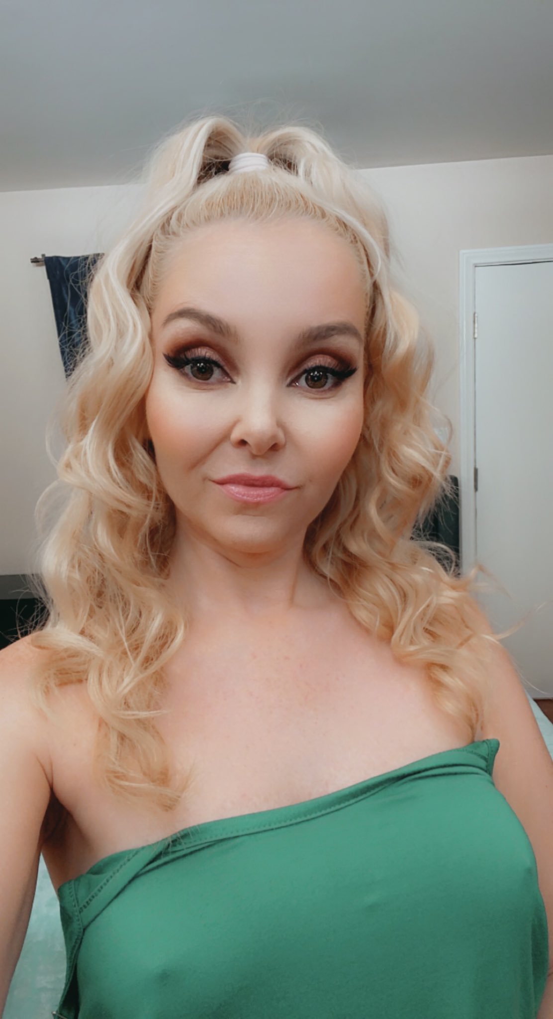 Aaliyah Love🎀 on X: Don't you love her madly? Wanna be her Daddy 🥰  t.coUkLx60tZ8D t.cokaIgYacxp8  X