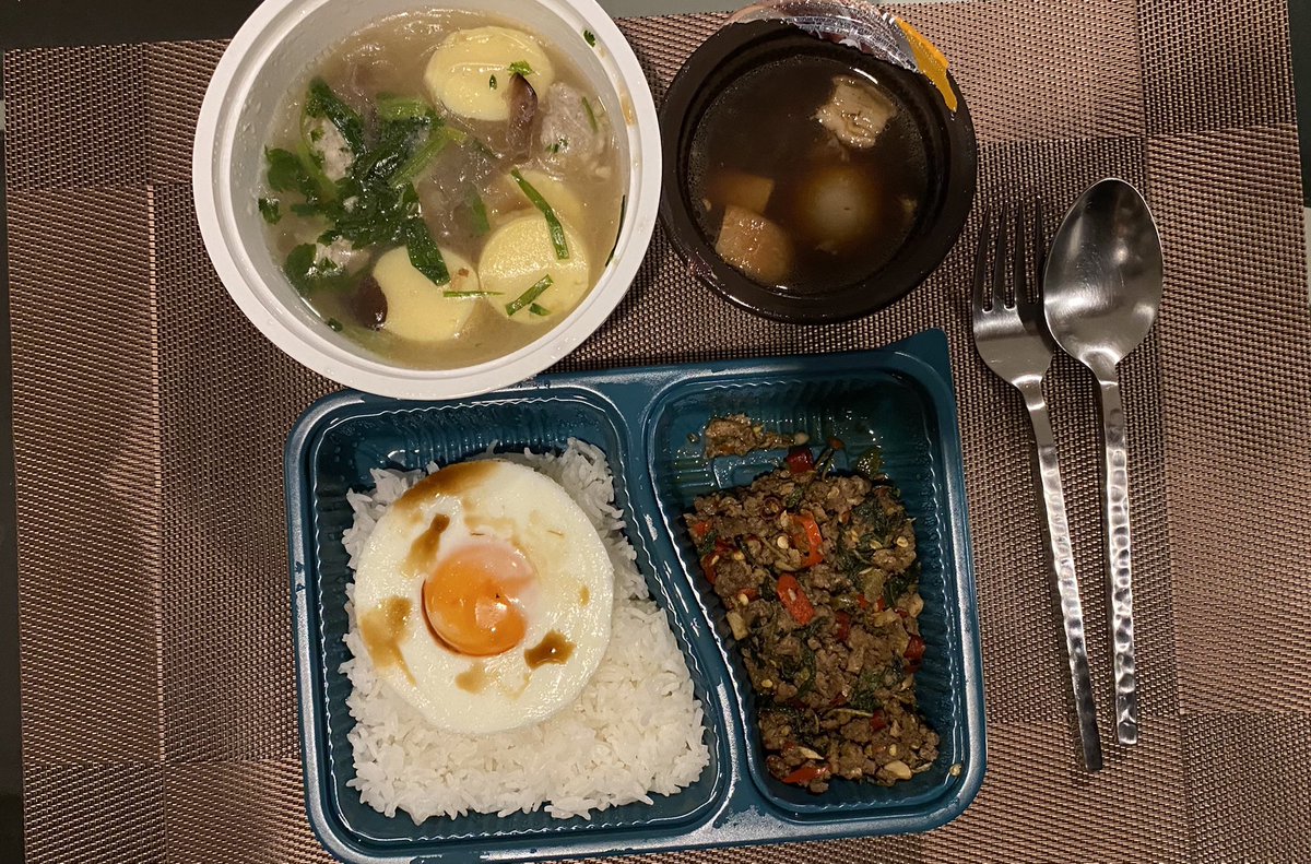 Piyabutr_FWP's tweet photo. วันนี้ได้กินข้าวไปครึ่งจานตอนบ่ายสองครับ หิวโหยมาก พึ่งเสร็จการประชุมสภา ร้านปิดหมดแล้ว ต้องพึ่งพาร้านสะดวกซื้อครับ https://t.co/imXGzGsni5