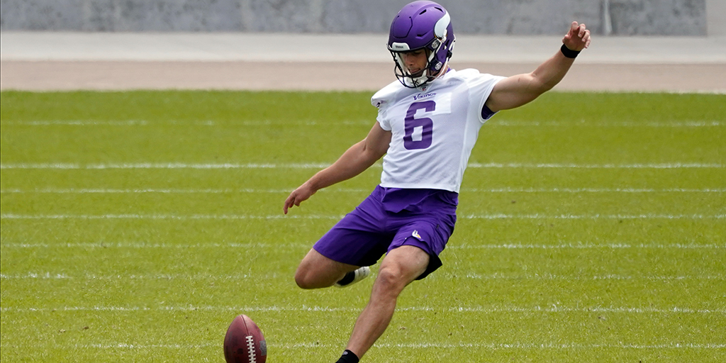 Lions signing kicker Riley Patterson off Patriots practice squad (via <a href="/TomPelissero/">Tom Pelissero</a>)

nfl.com/news/nfl-injur…