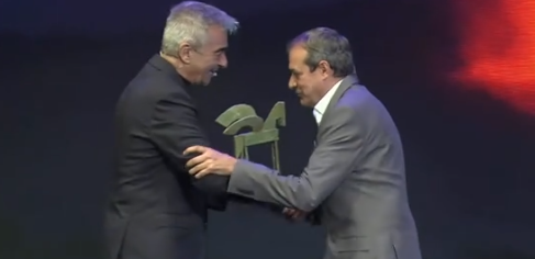 RTVCes's tweet photo. 🔴 Televisión Canaria recibe el #PremiosOndas2021 por la cobertura informativa de la #ErupcionenLaPalma. Lo veremos en unos minutos en #TN2Canarias 
 
#RTVCconLaPalma #VolcándeLaPalma https://t.co/b3jML92bSw