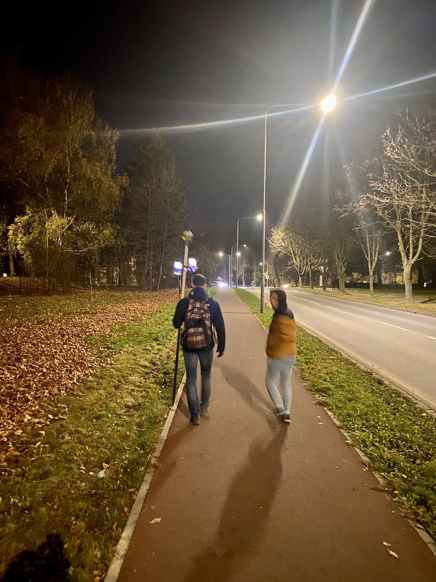 KatedraGIS's tweet photo. Aj takto môže vyzerať zber dát na diplomovú prácu. Náš piatak Marek Halaj vo svojej diplomovej práci testuje presnosť určenia polohy pomocou smartfónov. 📱🛰🌍 #diplomka #diplomovaprace #gnss #vsbtuo #katedrageoinformatiky #hgfvsbtuo https://t.co/JKsw80s6mp