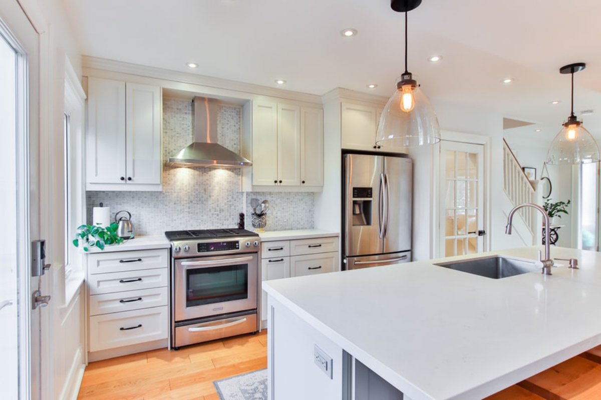 TeamCowling's tweet photo. Extra counter space? A double oven? A tile backsplash? We'd love to know: What would your dream kitchen look like? https://t.co/jiR3fLtrGP