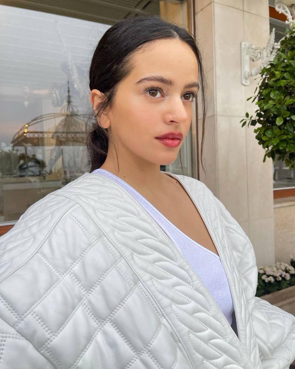 rosaliaedit's tweet photo. she looks like an angel ♡ https://t.co/GZQbAi5ATm