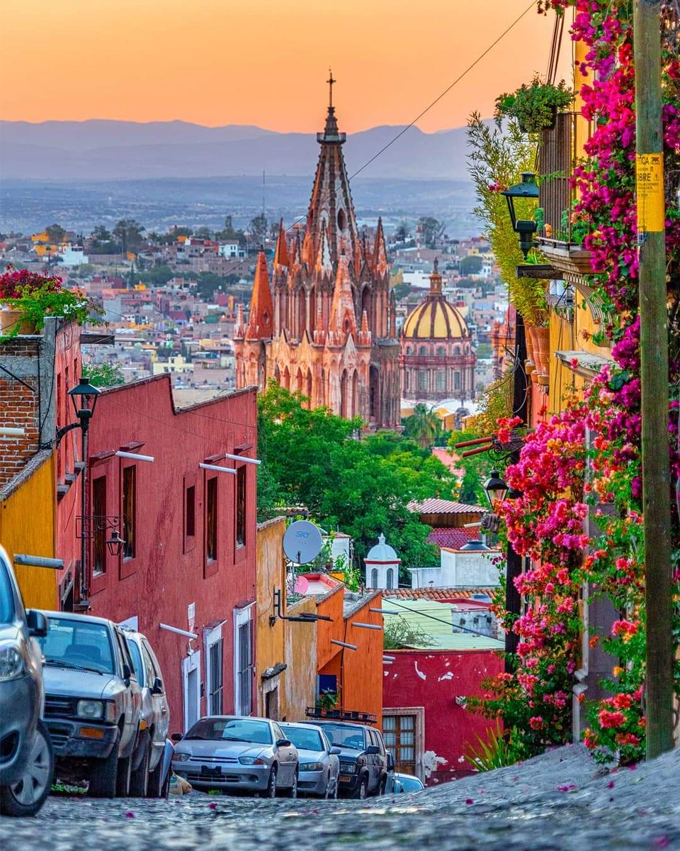 guanajuato's tweet photo. 🎊 Hoy celebramos el #DíaInternacionalDelPatrimonioMundial 😍👌 Y nos sentimos muy orgullosos de contar con dos de las ciudades más bellas nombradas #CiudadesPatrimonioDeLaHumanidad 🥰 Descubre #SanMiguelDeAllende y #Guanajuato✨

📸: robertoestrada / Guanajuato Cultural https://t.co/k81YTMiRQQ