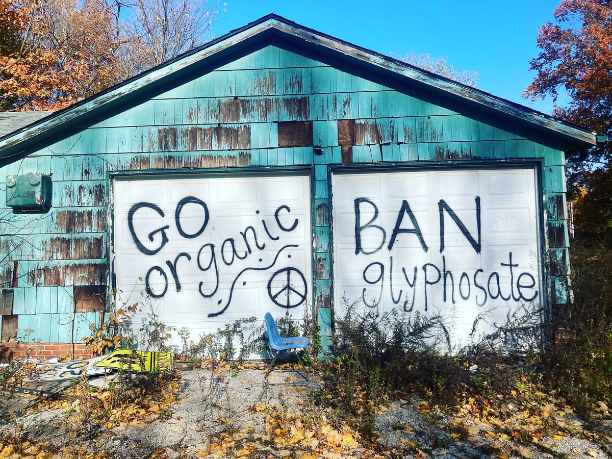 EndsicknessOrg's tweet photo. I don’t support vandalism, but I definitely like what I see. #EndSickness #GutHealth #SpreadTheTruth #OrganicFood #RoundUp https://t.co/D9MGBSkpES