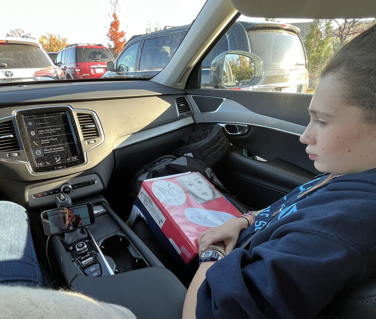 SoldbyLynn's tweet photo. Watching @Adele in carpool with her drawing on her binder of her! 😍 https://t.co/78MMZjVAbe