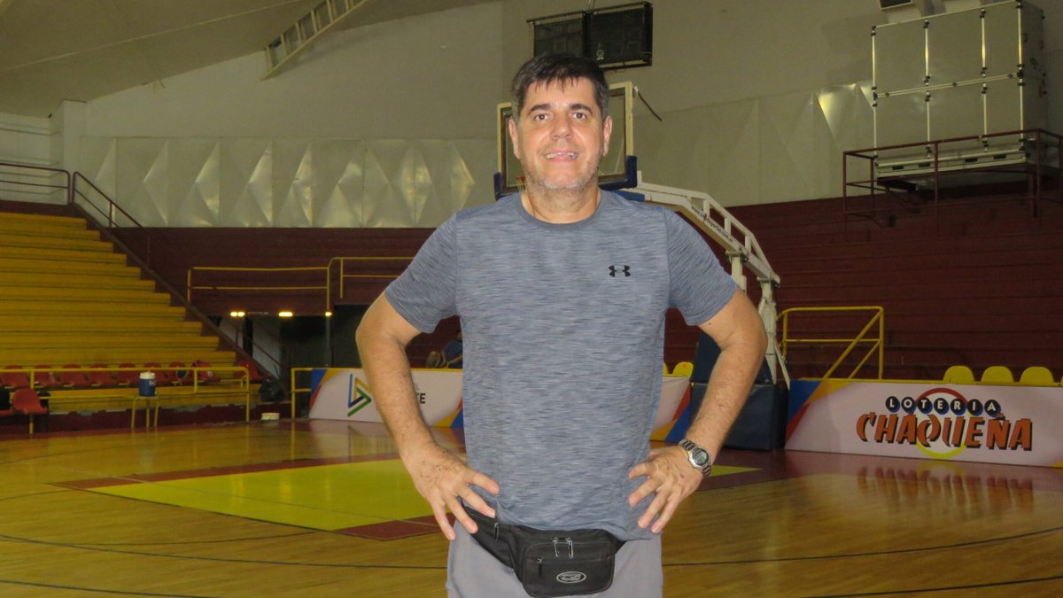 AbrChaco's tweet photo. José Cándido, entrenador de Sarmiento: "Hoy estamos orgullosos de esta camada U13 pero no nos vamos a quedar en eso, hay que seguir construyendo para que años siguientes sigan saliendo buenos jugadores"
#ABR100% #SomosBasquet
https://t.co/pb4L8ingGS https://t.co/0QjiFR8b8M