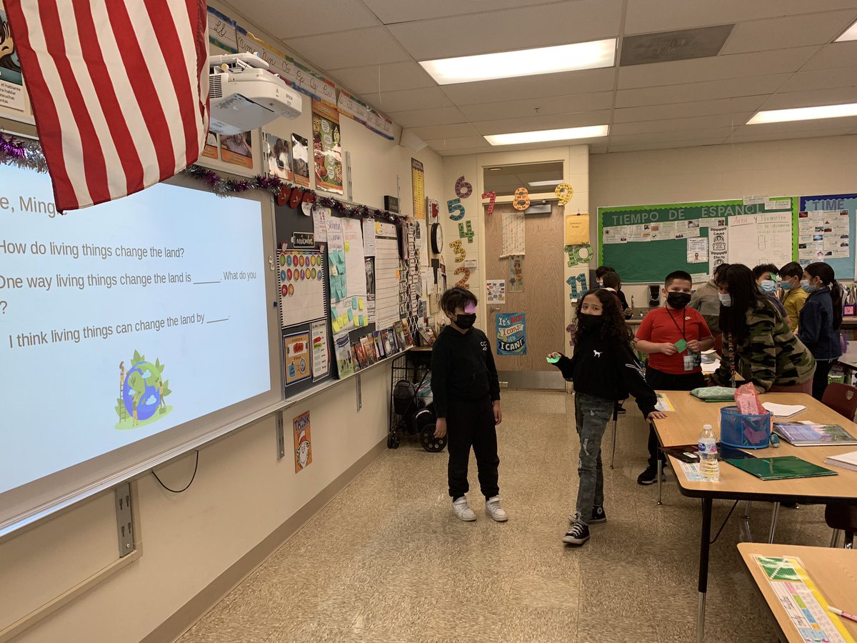 Had a great time teaching students how to share their learning about erosion through mingle,mingle with 4th grade DL at <a href="/RobertCS118/">Robert Crown School</a>! We also learned how to do inside/outside circle! Cooperative group strategies are fun and help use our academic language! <a href="/GrupoAdelante/">Adelante Group</a>