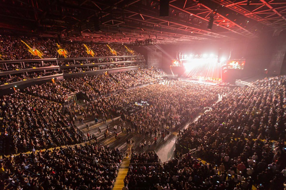 Концерт кока кола. Festival arena dubai. Неоновая надпись кока кола. Концерт кока кола. Coca cola festival.