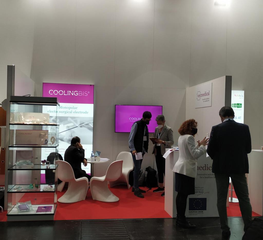 Vecmedical (@vecmedical) on Twitter photo Segundo día de participación de <a href="/Vecmedical/">Vecmedical</a> en la Feria Internacional #MEDICA2021 .
Visita nuestro stand 15K03, y conoce nuestras novedades #COOLINGBIS, #UNI-VEC y nuestra amplia gama de fungibles médicos. Segundo día de participación de <a href="/Vecmedical/">Vecmedical</a> en la Feria Internacional #MEDICA2021 .
Visita nuestro stand 15K03, y conoce nuestras novedades #COOLINGBIS, #UNI-VEC y nuestra amplia gama de fungibles médicos.