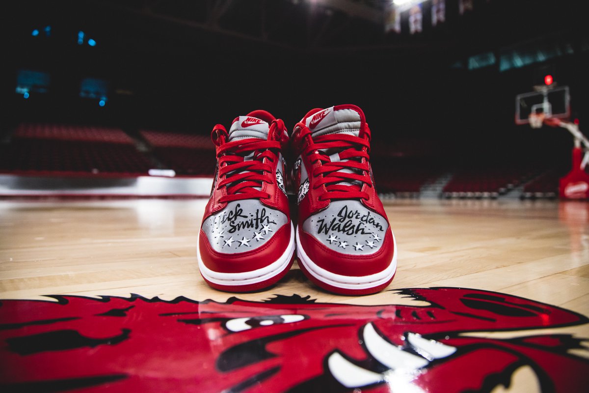 EricPMusselman's tweet photo. Tomorrow nights shoe theme is the 2022 signing class officially joining the @RazorbackMBB family!

🎨 @marlaburleson https://t.co/O6RB5yKdEM