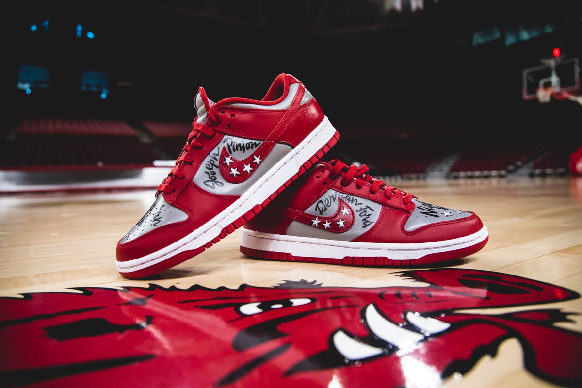 EricPMusselman's tweet photo. Tomorrow nights shoe theme is the 2022 signing class officially joining the @RazorbackMBB family!

🎨 @marlaburleson https://t.co/O6RB5yKdEM