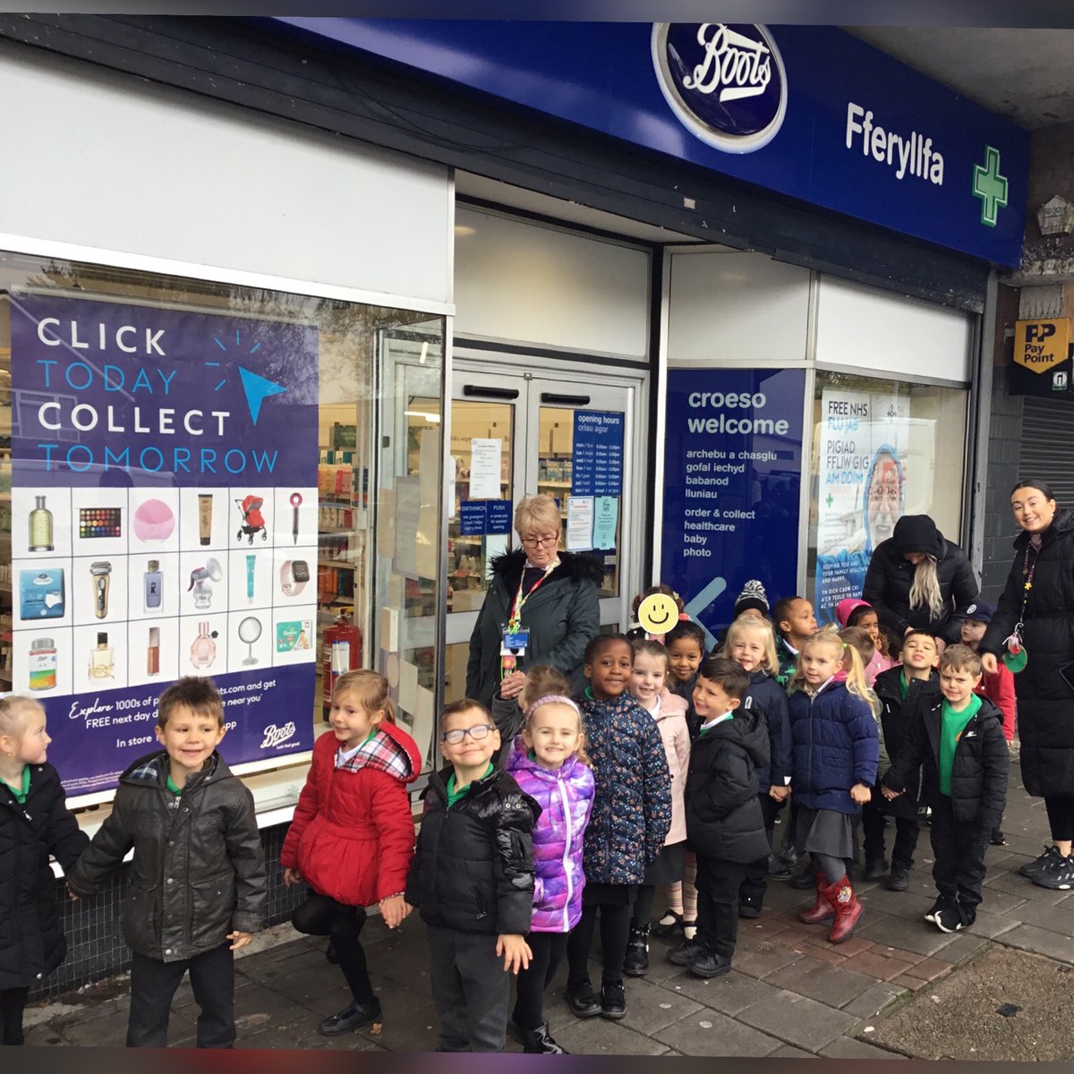 BrynHafodPrm's tweet photo. Photos from Receptions walk through the local area last  week! We visited to local shops and bought our snack from Greggs 😁 We also practiced road safety when crossing the roads and spotted different types of houses on our way 🚦🏘🏢 https://t.co/kMUU5xwqJa