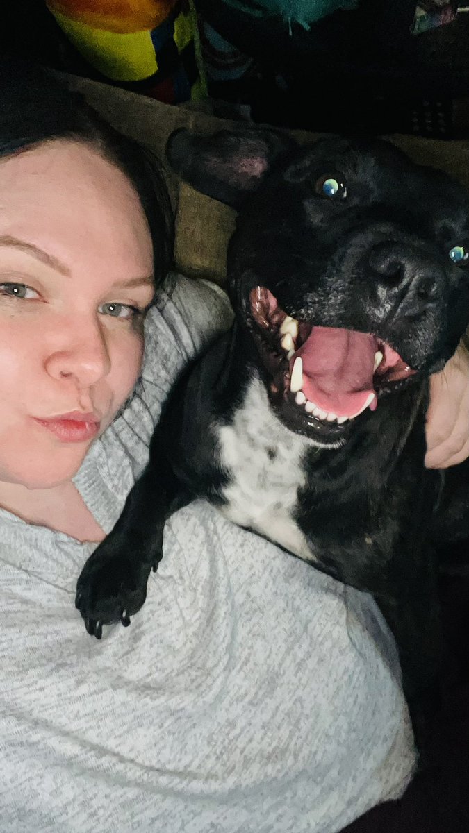 DollyStaffy's tweet photo. Me and mom cuddling. https://t.co/1emmD1Oiie