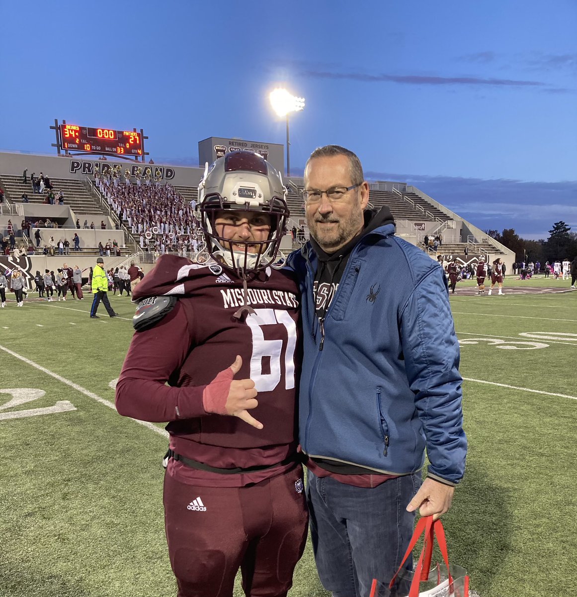 's tweet image. Another Big Win for @MOStateFootball and another Great game for my favorite Long Snapper @CadenB55 ! #61 #perfectlaces #wakethebears #4thdownarmy ❤️🐻🏈! @runforme19 @TheChrisRubio