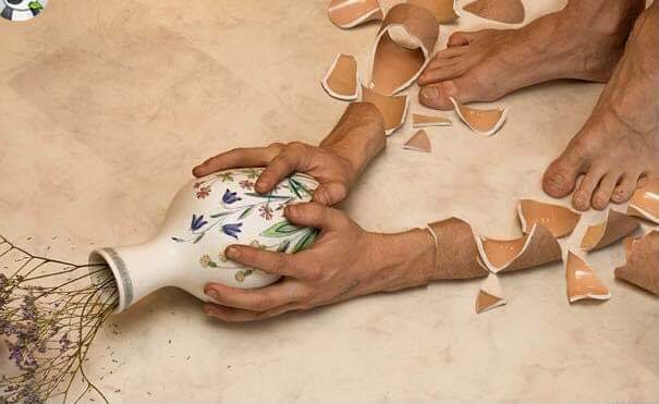 لا تُغامر بتحطيم نفسك من أجل أن تحافظ على شيءٍ لا يستحق .. 

• Picture credit : Erik Johnsson