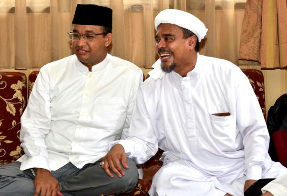 __AnakKolong's tweet photo. Mau dipoles dengan kosmetik semahal dan setebal aspal sirkuit Mandalika, pun tidak akan pernah merubah kenyataan dan merubah "WAJAH KHAS" mereka, bahwa mereka ini "SATU PAKET".
.
.
.
. https://t.co/6y9JIZhrXY
