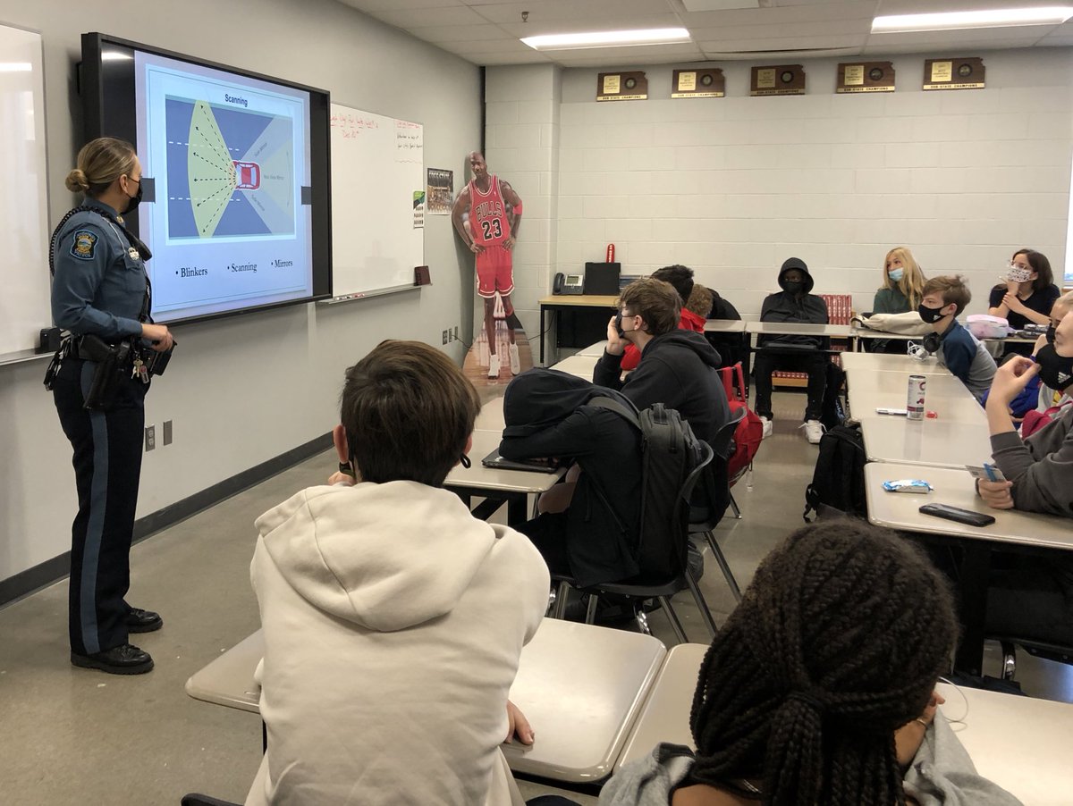 KHPTrooperTiff's tweet photo. Yesterday I got to help Nurse Kenna with @lmhorg to talk with Free State HS students about risky behaviors &amp; safe driving.

#DriveSober #DitchTheDistractions 
#GraduatedDriversLicense https://t.co/EnGq1HjOXs