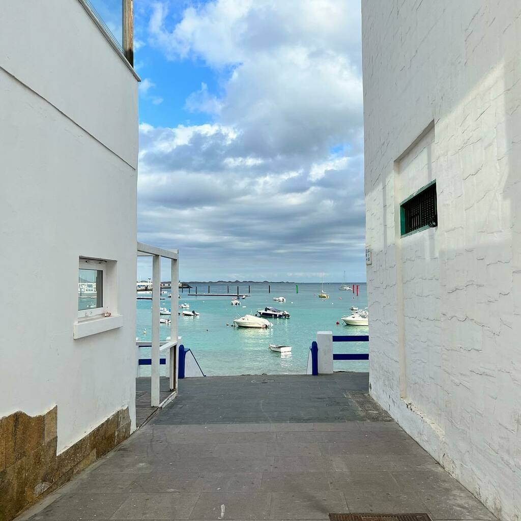 lukaszexeter's tweet photo. Marina de Corralejo 🏝🇪🇸
.
.
.
.
.
.
.
.
.
.
.
.
.
.
#holiday #canarias #instacanarias #canaryislands🌴 #fuerteventura #lanzarote #spain https://t.co/qdvV7iGMgo