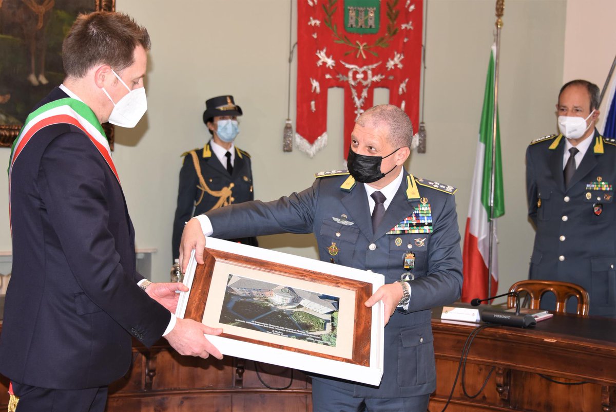 GDF's tweet photo. Oggi ad #Alseno (#Piacenza), alla presenza del Comandante Generale della #GuardiadiFinanza, Gen. C.A. Giuseppe Zafarana, si è svolta la cerimonia di intitolazione della Sala Consiliare al Sottotenente Silvio Novembre, n
#NoiconVoi
#silvionovembre https://t.co/hRXhhQdUYS