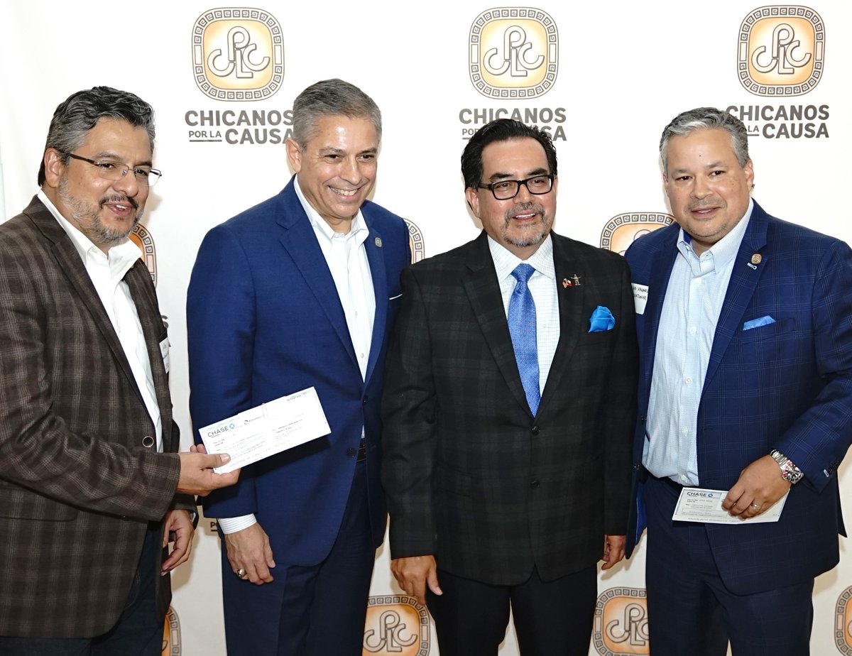 WeAreCPLC's tweet photo. Thank you @ElevationHR for your partnership &amp; support to @CPLCdotORG &amp; @CPLC_Texas for programs &amp; scholarships. The presentation was even more special taking place at @posthtx. Together we're empowering &amp; elevating ⬆️our communities! #Gracias https://t.co/XvqSNaTJDk
