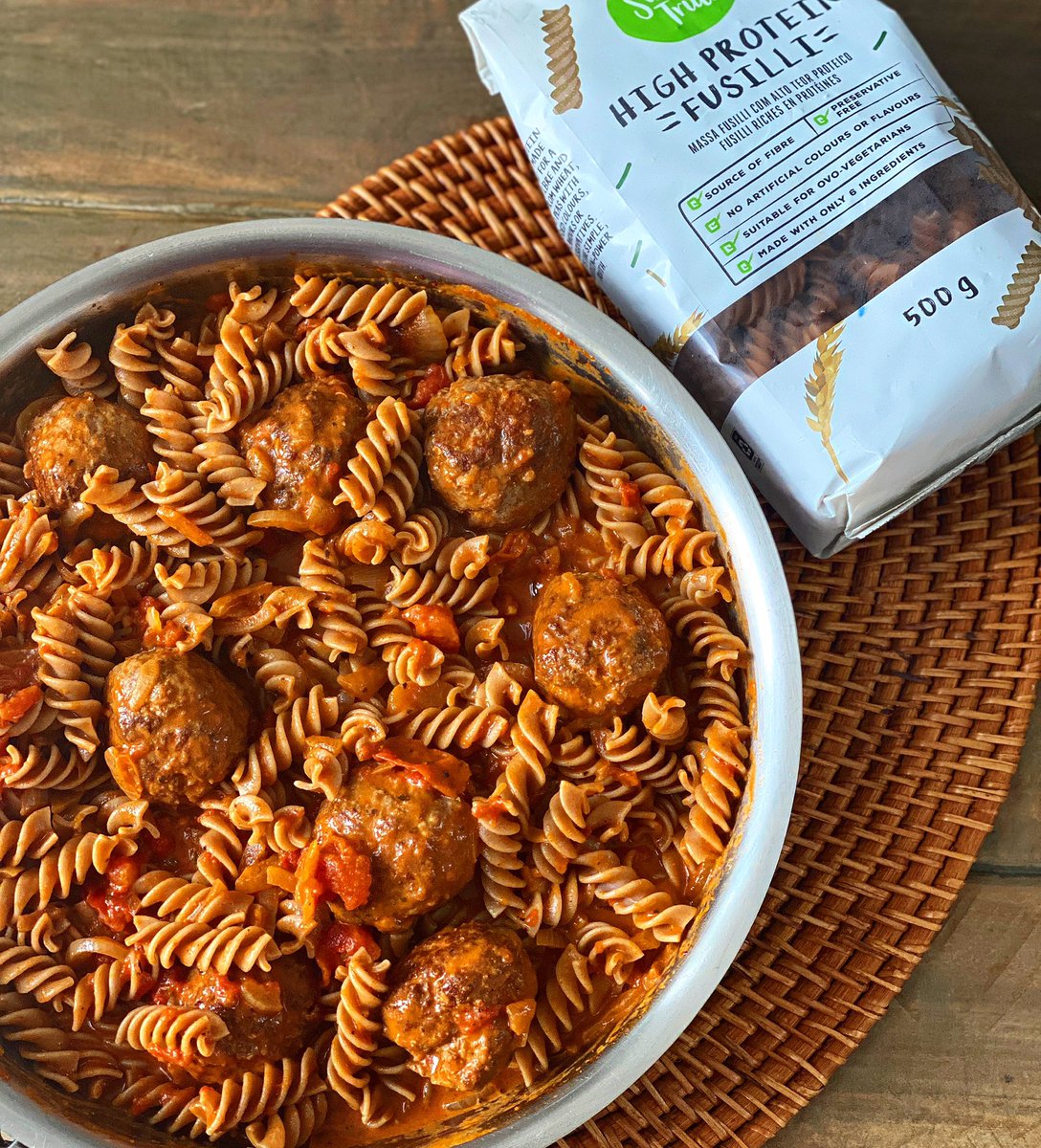 zola_nene's tweet photo. PASTA MEATBALLS 🍝
.
Made my classic meatballs (find the recipe in my Instagram highlight “pasta 1”, today I’m serving them with the #checkerssimpletruth high protein fusilli. Which #simpletruth pasta is your favourite? 🍝
.
.
#zolanene #zolaneneforcheckers #checkerssouthafrica https://t.co/w4bz4r8LQw