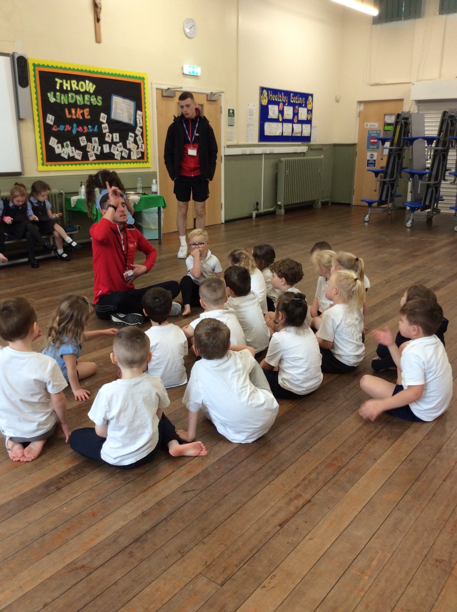 Active_Fusion's tweet photo. 𝐀𝐜𝐭𝐢𝐯𝐞 𝐓𝐞𝐚𝐜𝐡𝐢𝐧𝐠 
Some #ActiveTeaching at St Helens. In this session our coach Stephen was teaching his class Gymnastics. Learning basic poses and balance. Improving balance and core strength of children, helping them with other physical activities and skills 🤸 https://t.co/5xujg1G4Ec