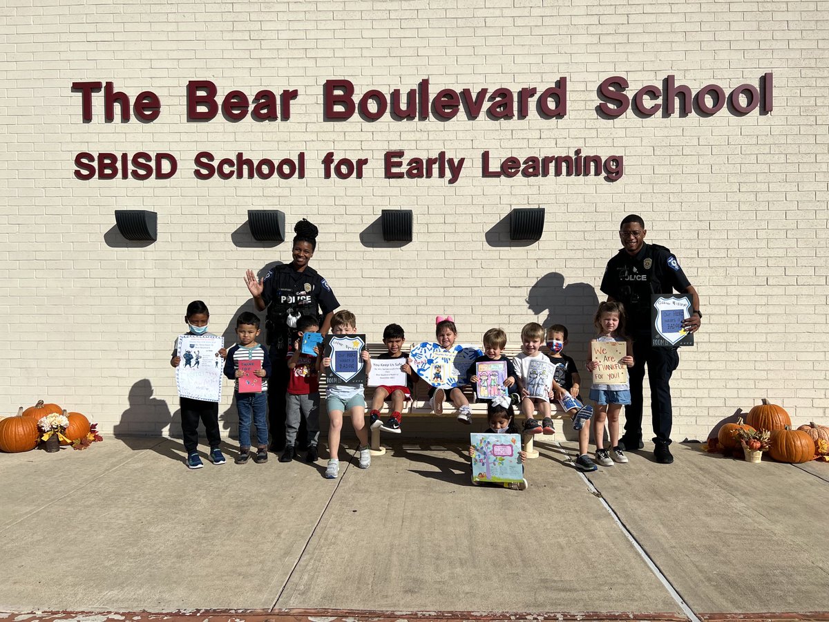 hammer2k's tweet photo. ⁦@BBS_Learns⁩ is thankful for our ⁦@sbisdpd⁩ Officer Bryant &amp; Officer Williams for keeping our community safe and being our #SuperHeroes!!! At BBS We Love to Learn🤗 ⁦@SBISD⁩ ⁦@jennifer_blaine⁩ ⁦@MJenParker⁩ ⁦@SbisdPreK⁩ https://t.co/L2vnbrCqBv