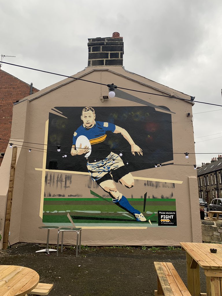 emmo99's tweet photo. I went to see the mural of @Rob7Burrow today over in Leeds. Brought a tear to my eye. Absolutely brilliant and a great tribute to the inspirational legend. 👏 https://t.co/i8s1brp8Fi