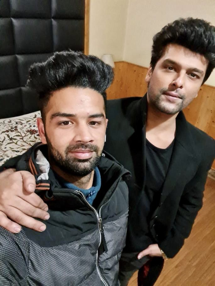 therealburhan's tweet photo. Fan Moment 💓

Moved by your warmness 
 @KushalT2803 
Humbled

#kushaltandon #kushal #kashmir #kashmirvalley https://t.co/HrTjbTNOYM