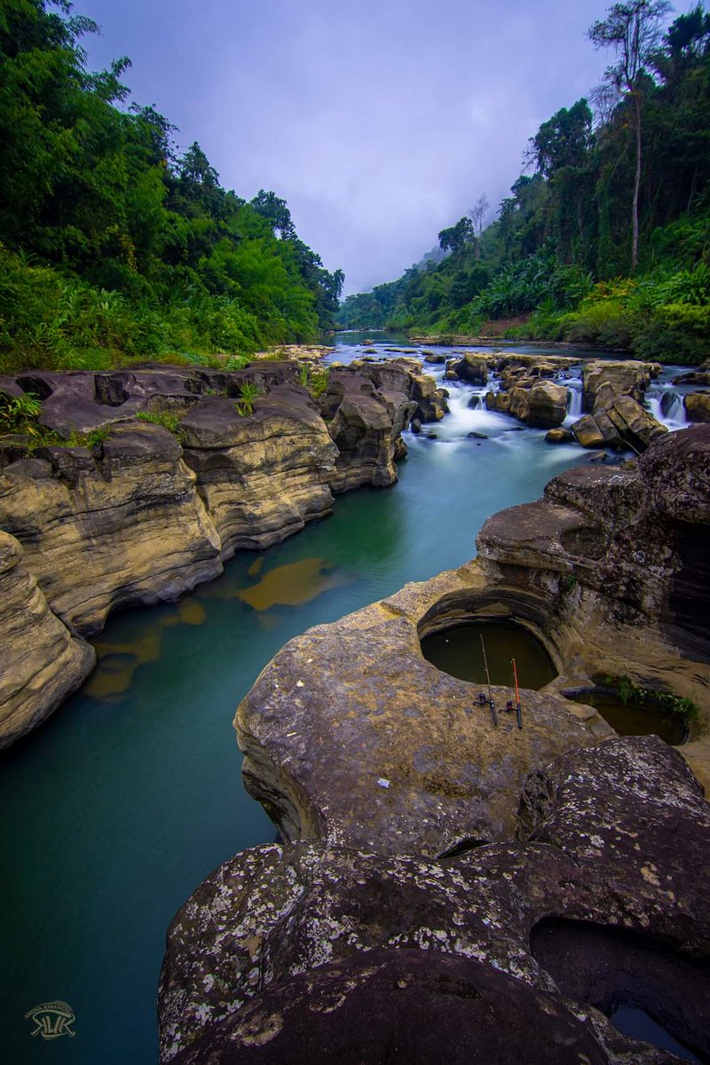 mizoraminsta's tweet photo. Kawrlungtuk, Mat river, Mizoram.
.
.
Pic credit 📷 @anuna_khiangte
.
.
.
#kawrlungtuk #matlui #matriver #river #nature #water #mizoram #mizoraminsta #northeastIndia #rockstructures #rock #riverrock #luiluang https://t.co/d360HbizDd