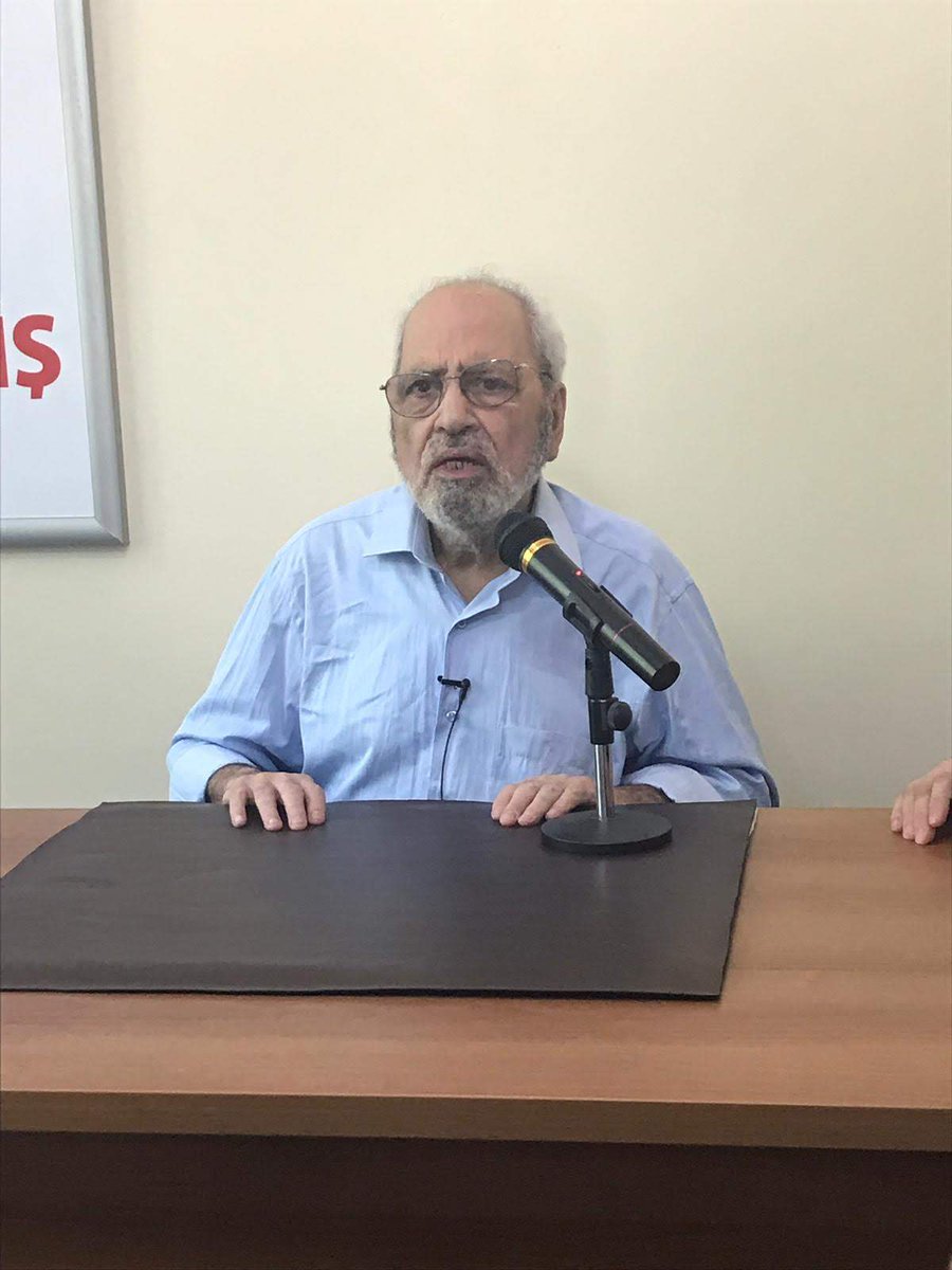 Üstad dünya sürgününü tamamlayıp sevgiliye kavuştu. Rabbim mekanını cennet eylesin.

Üstad Sezai Karakoç'un cenaze namazı yarın ikindi namazını müteakip Şehzadebaşı Camii'nde olacak inşallah.