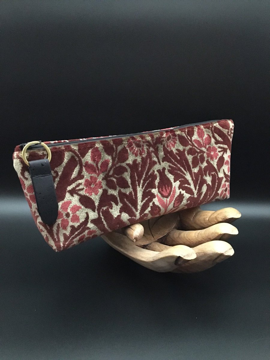 Snobbltdinfo's tweet image. Excited to share this luxury item from my #etsy shop: E - 0003 Luxury zippered pouch in velvet #versatilepouch #largepencilcase #accessoriespouch #velvetpouch etsy.me/3kHEb8D