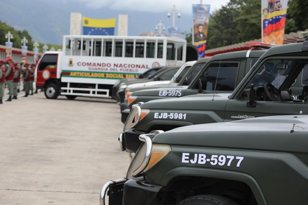 Invito al pueblo venezolano a asistir masivamente a los Centros Electorales para ejercer su derecho al voto, con la garantía que su #FANB y los #OSC velarán estrictamente por el cumplimiento de los protocolos de seguridad y bioseguridad.