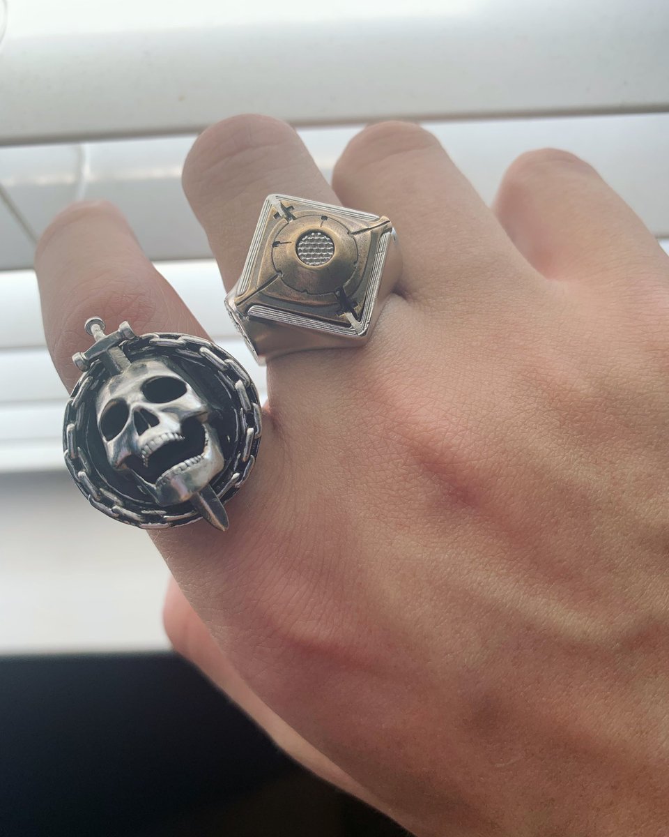 toomany999's tweet photo. When you’re a Raider at HEART, you just have to have both 💪🏻🖤

#vaultofglass 
#atheon
#vexmythoclast 
#destiny2
#destiny2thegame 
#huntermain
#destiny2ps5 
#seasonofthelost 
#destiny2pve 
#fatebreakerseal 
#fatebreaker https://t.co/Go70MUtBSy