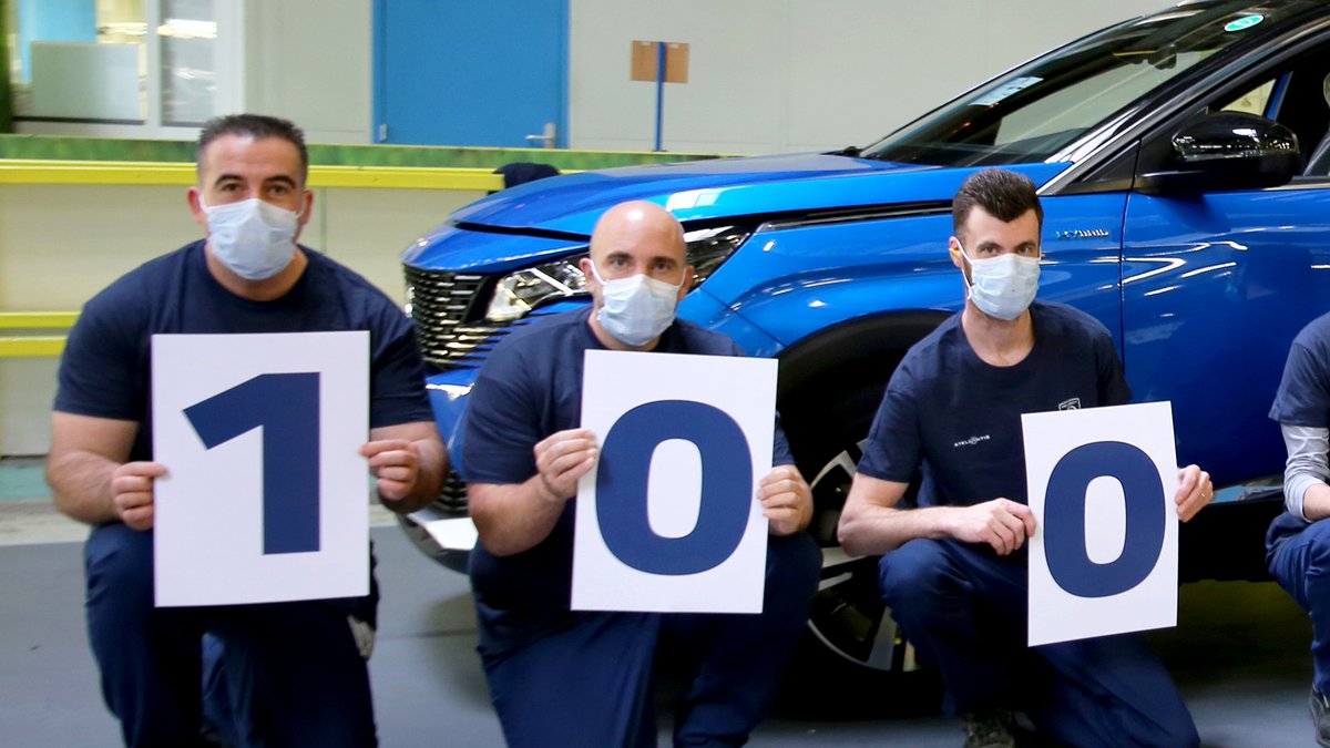 PeugeotFR's tweet photo. Succès phénoménal ! 5 ans après son lancement, notre SUV #Peugeot3008 célèbre déjà son millionième exemplaire. L’usine @Stellantis de Sochaux a de quoi être fière ! https://t.co/I5tMwraM4h