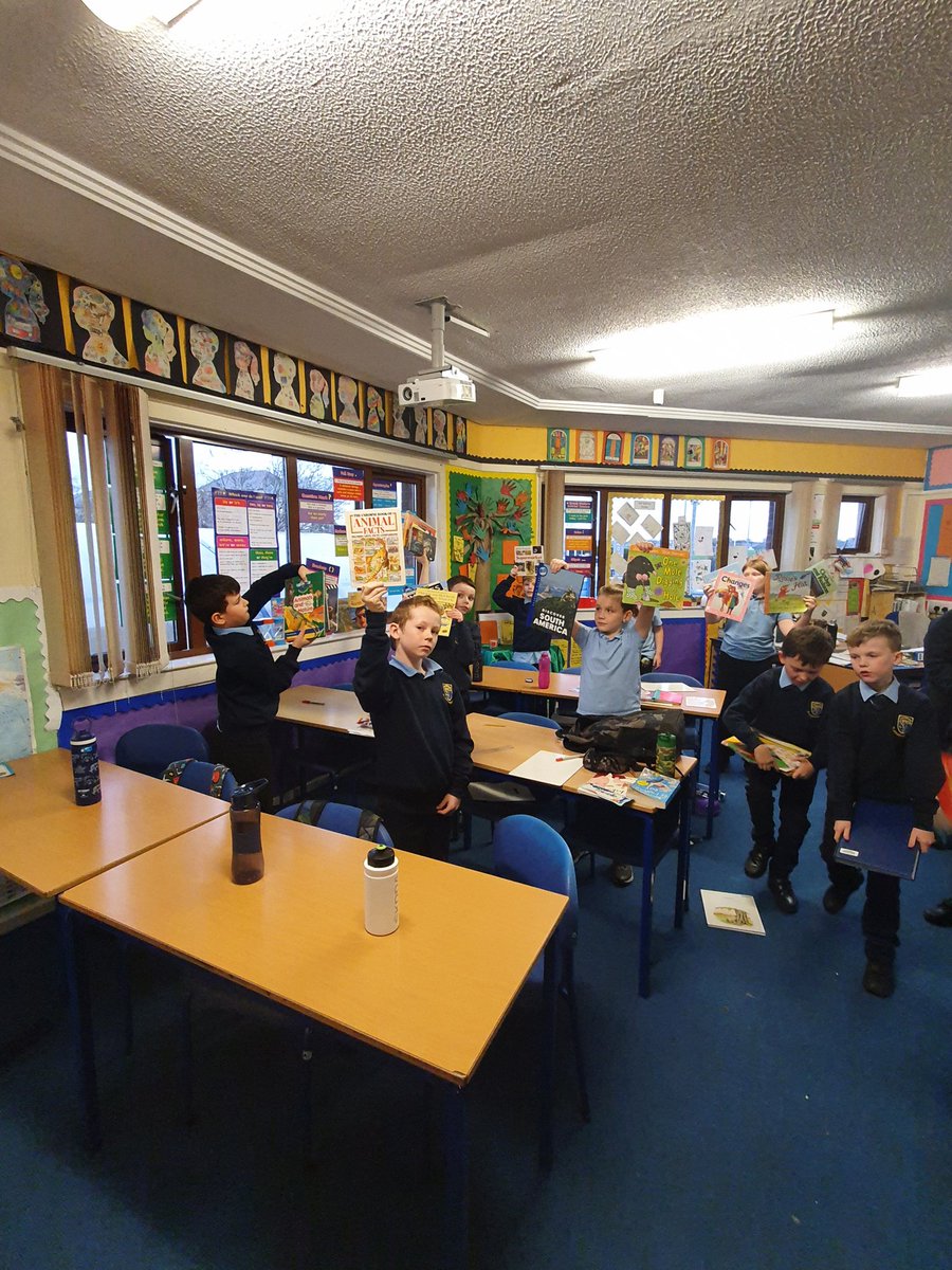 stjosephsp45's tweet photo. Thank you to our school librarians for the recycled books #LaudatoSi #NationalReadingWeek https://t.co/mgkDUXgVQM