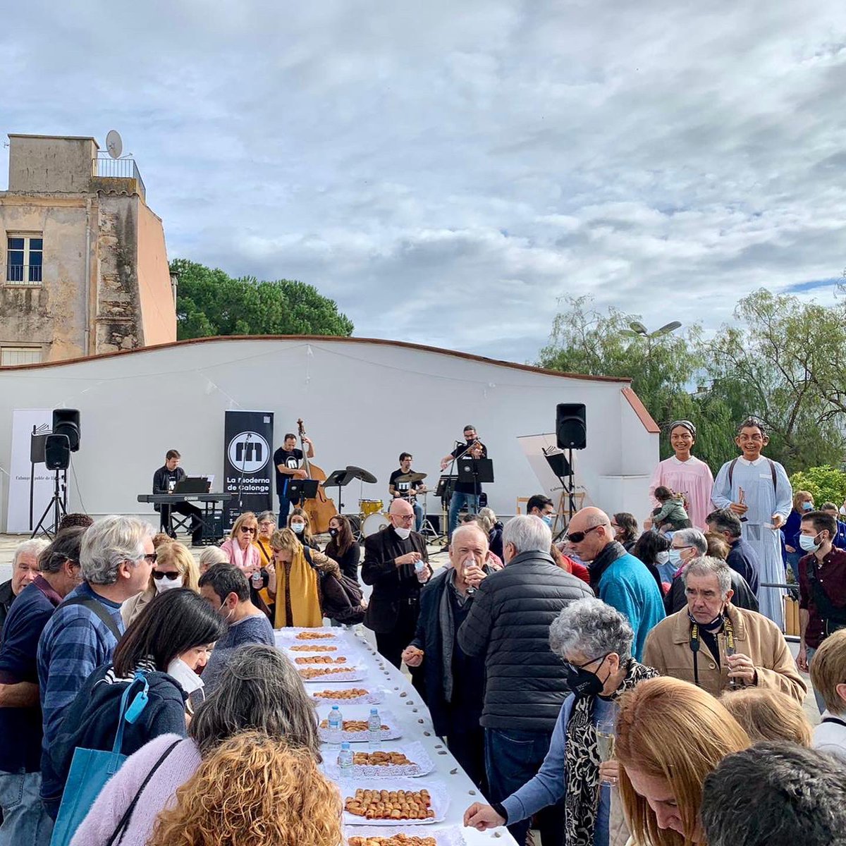 Aquest dissabte vam participar amb alguns dels nostres professors a l’explicació del projecte “Calonge, poble de llibres” i la presentació dels 7 llibreters! Una gran iniciativa! 📚🎶👏🏼

#calongepobledellibres 
@ajuntcalonge