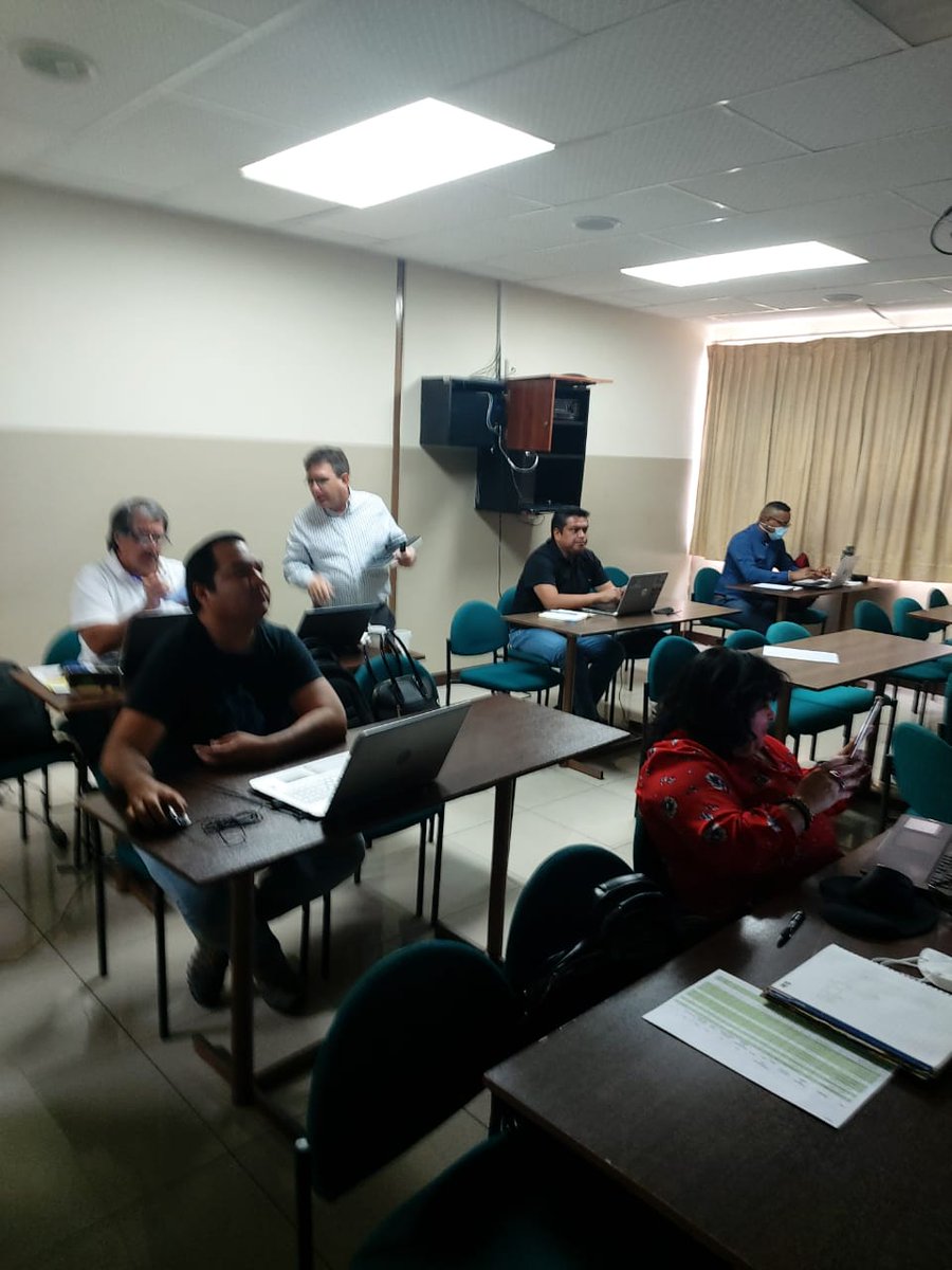 Se inicio el fortalecimiento de las habilidades investigativas de los docentes de la UBE, con el curso de Redacción Científica e Identidad Digital, que tiene como facilitador al Vicerrector Académico de la UBE, distinguido PhD Víctor Gómez, @VGomez_2019, #SomosITB, #SomosUBE