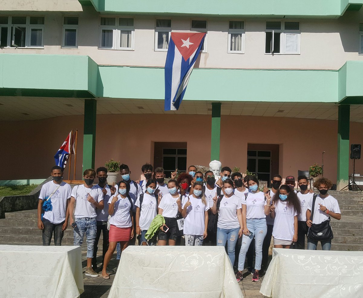 Jóvenes de la <a href="/universidad_uci/">Universidad de las Ciencias Informáticas</a> comprometidos con la Patria y la #RevoluciónCubana. Nuevos ingresos a la <a href="/Feu_Fac1/">Somos UNO 🇨🇺</a> firman compromiso con las MTT #BastiónUCI2021 #SomosContinuidad #Somos Cuba #CubaViveEnSuHistoria <a href="/PartidoPCC/">Partido Comunista de Cuba</a>  <a href="/raydelmp/">Raydel Montesino Perurena</a> <a href="/CubaMES/">MES</a>