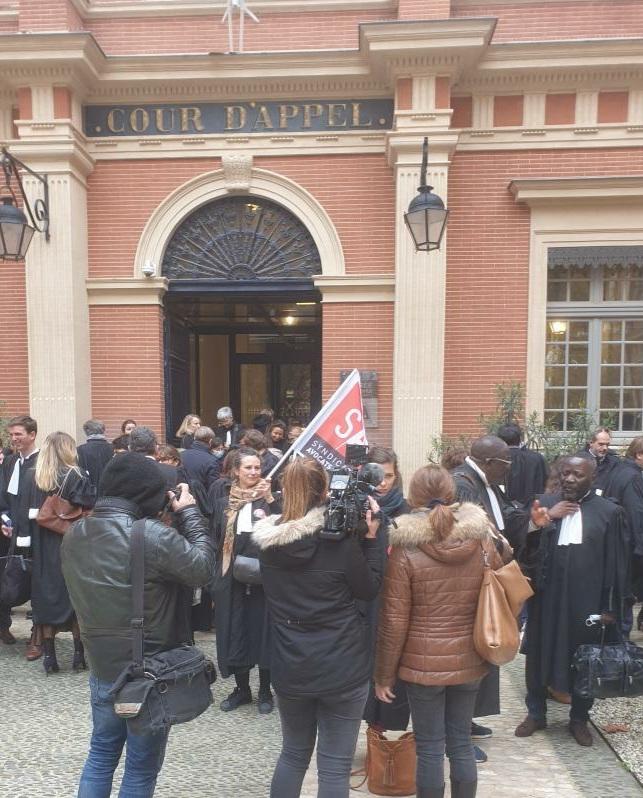 Mobilisation à Toulouse pour défendre le secret professionnel, avec notre Présidente Me Brandely et <a href="/BrocaJulie/">Julie BROCA</a>