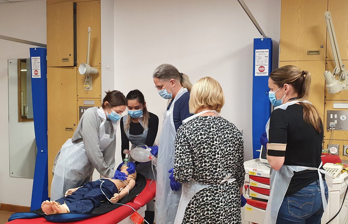 claretwiggpeckh's tweet photo. @_ALSG_ @UHMBT its time 4 #PaediatricLifeSupport training again with the fab @Resus_UHMBT @dalton_hazel @digbymoore4 @Kylie_McK #ABCDEApproach #SimulationTraining #HumanFactors is the patient in cardiac arrest ? Is the rhythm non shockable or shockable ? https://t.co/Tro1ff8nrO